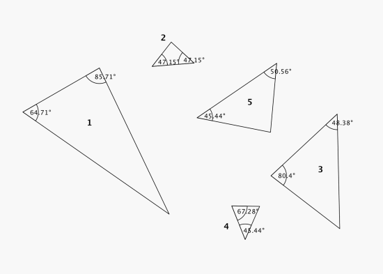 Fem trekanter der to av vinklene i hver av trekantene er oppgitt.
Trekant 1: 64,71 grader og 85,71 grader
Trekant 2:: 47,15 grader og 47,15 grader
Trekant 3: 80,4 grader og 48,38 grader
Trekant 4: 67,28 grader og 45,44 grader
Trekant 5: 45,44 grader og 50,56 grader